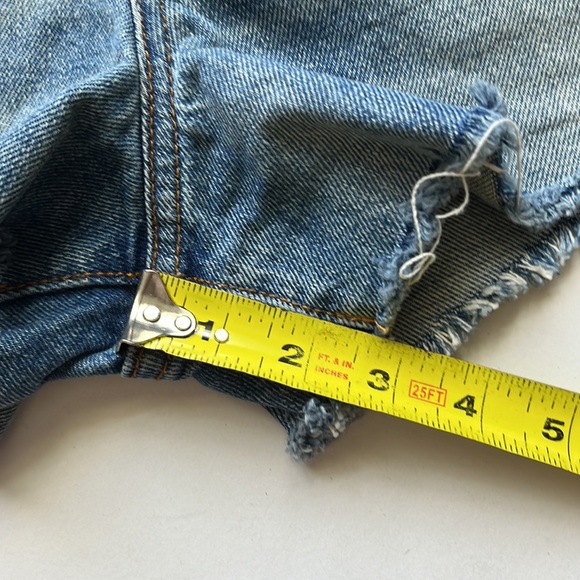Levi’s Wedgie Jean Shorts - Picture 12 of 12